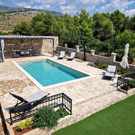 Villa Faraway *