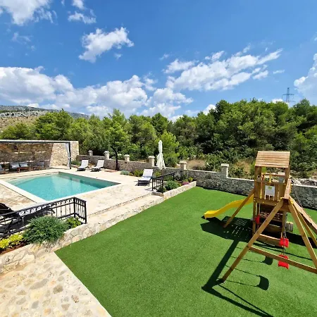 Faraway Villa *