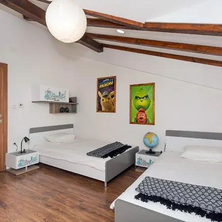 Faraway 시베니크